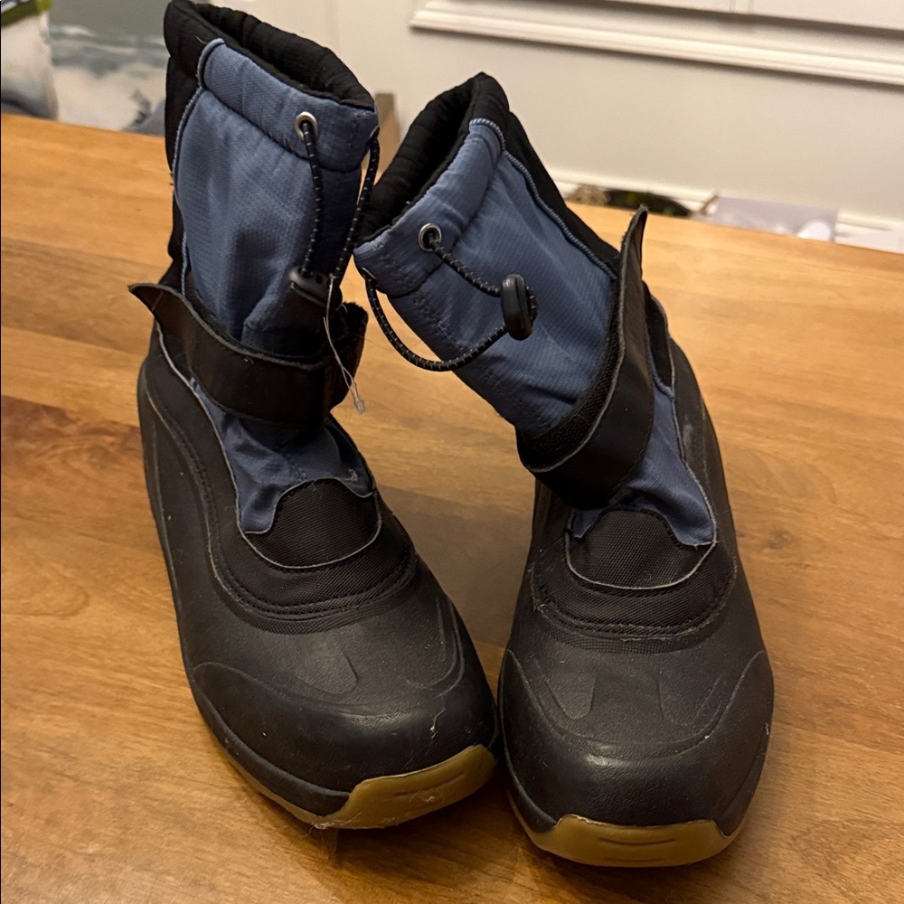 Land’End Sz 6 Black and Blue Snow Squall Boots